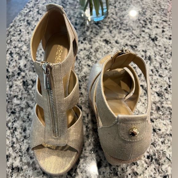 Michael Kors wedged heels brand new never worn!!! Women’s size 8.5 True to size! - Picture 3 of 7